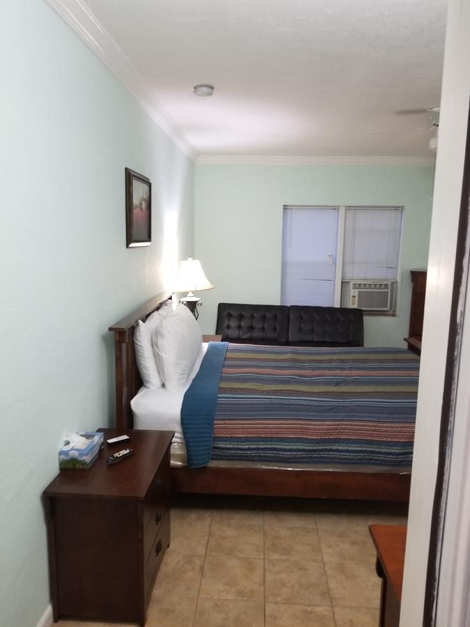 Charter House Hollywood Bagian luar foto