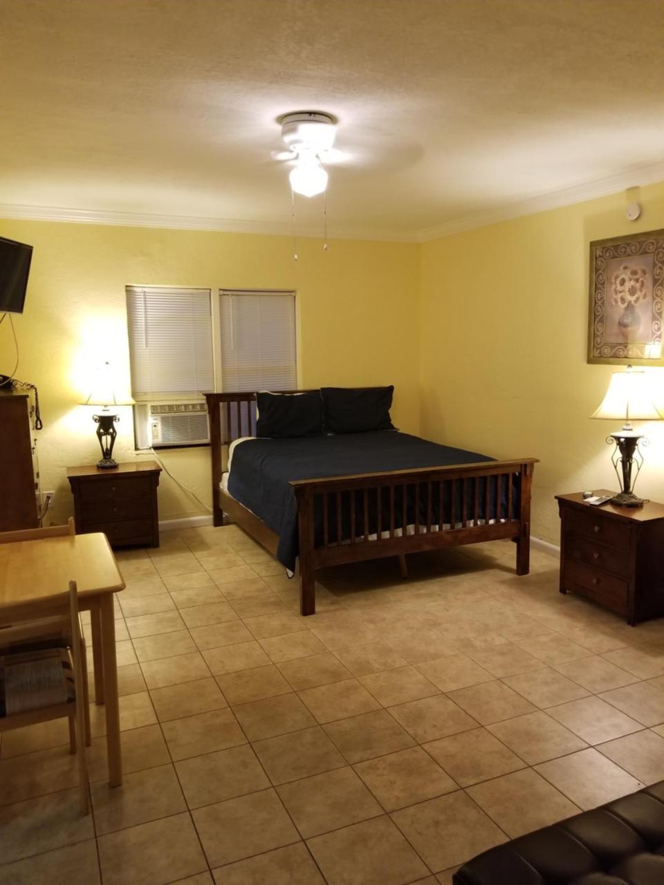 Charter House Hollywood Bagian luar foto